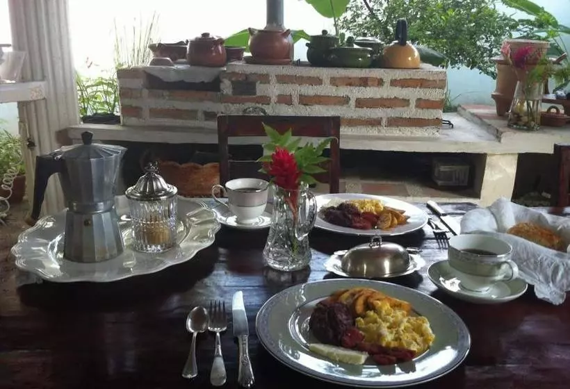 هتل Posada Las Iguanas
