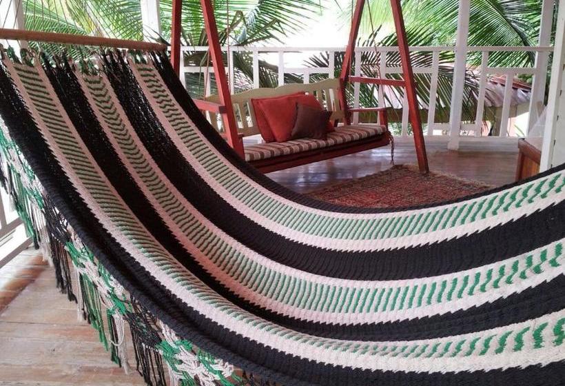 هتل Posada Las Iguanas