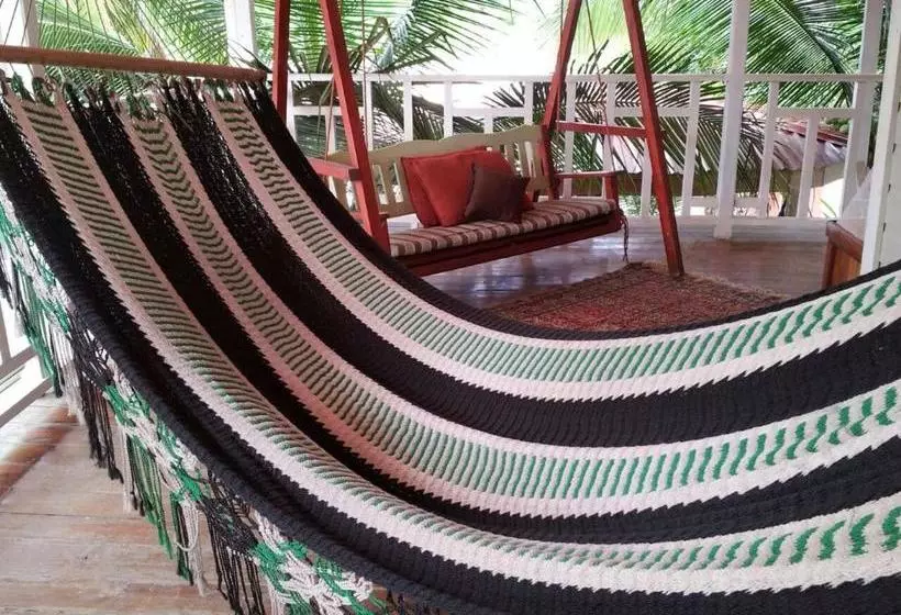 هتل Posada Las Iguanas