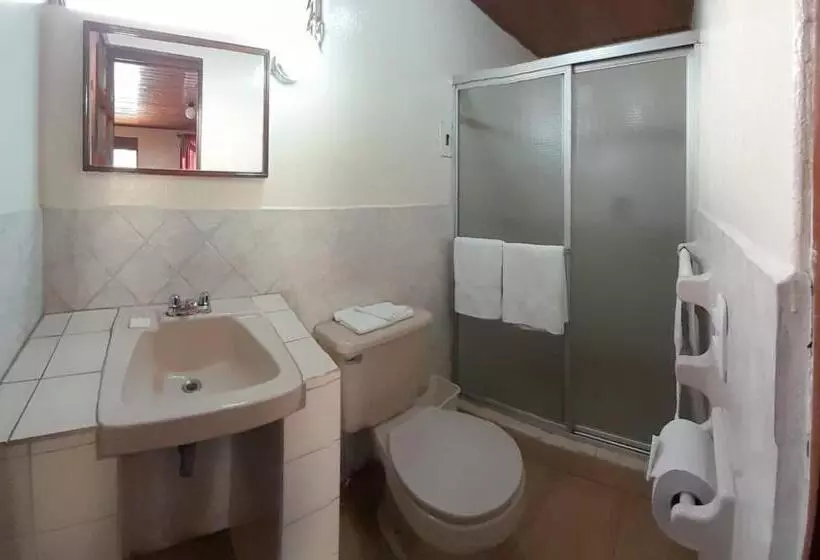 هتل Y Restaurante Villa Esmeralda