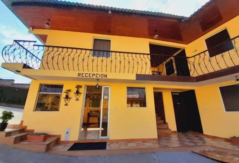 هتل Y Restaurante Villa Esmeralda
