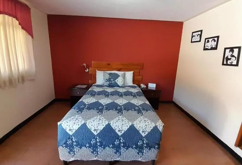 هتل Y Restaurante Villa Esmeralda