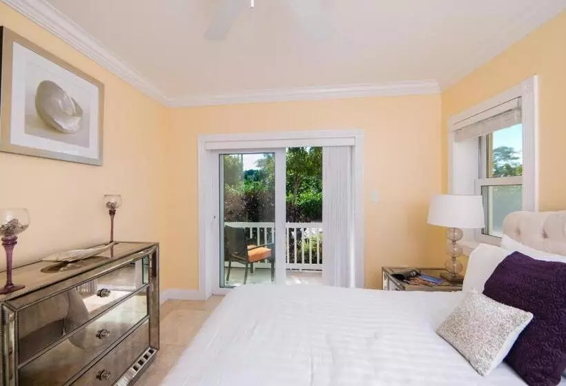 استراحتگاه The Hamilton Beach Villas & Spa