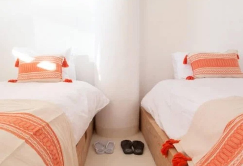 Отель The White Lodge