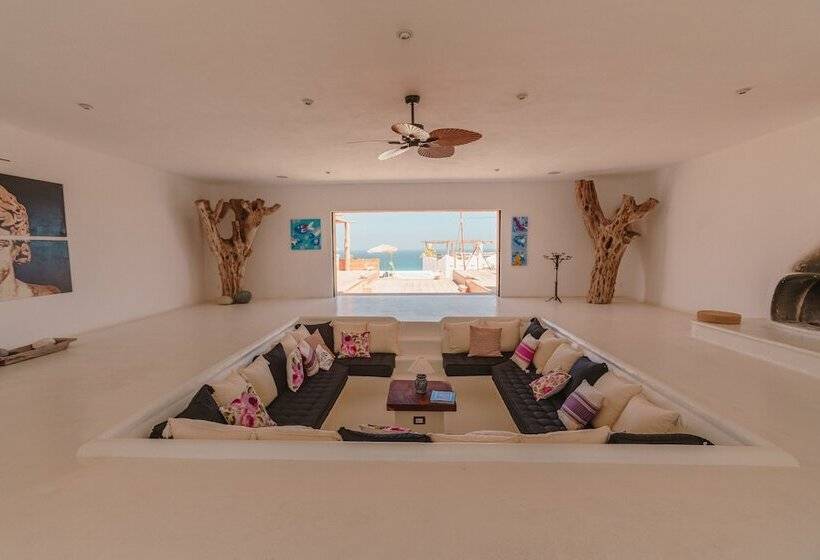 Отель The White Lodge