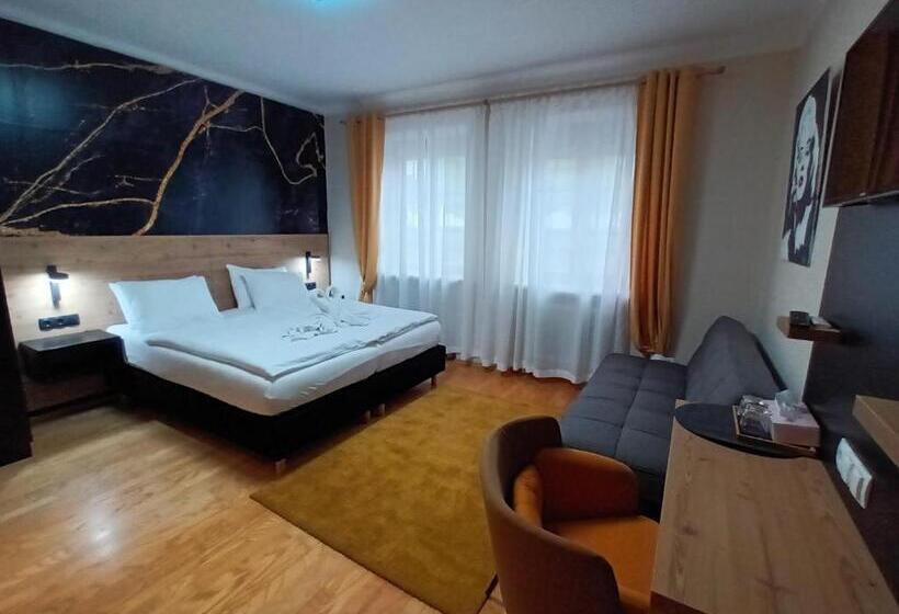 Отель Pension Amelie