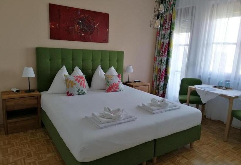 Отель Pension Amelie