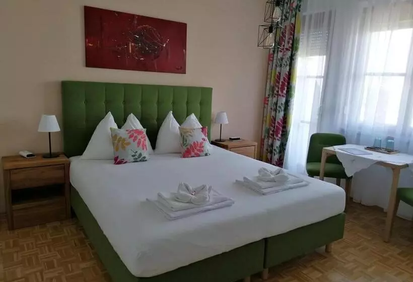 ホテル Pension Amelie