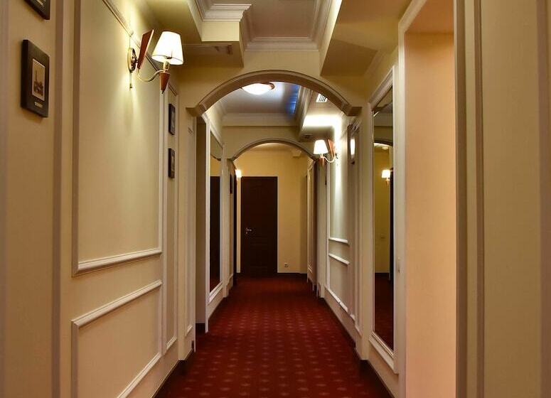 7 Sky Hotel Klinicheskaya Street