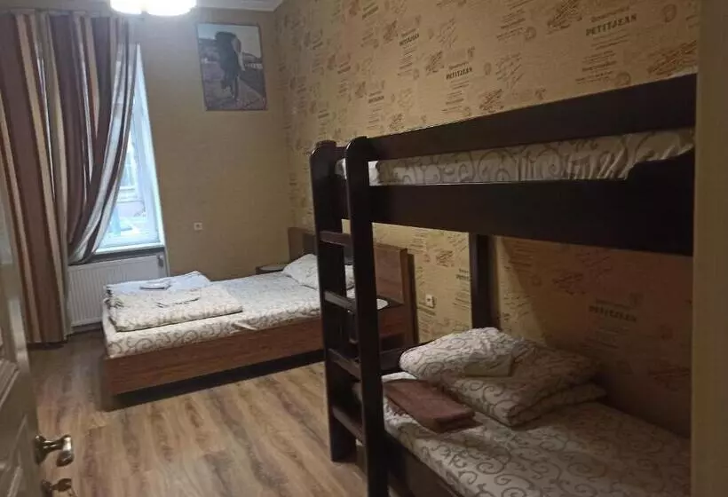 Hostel Q ,15 хв до жд вокзалу