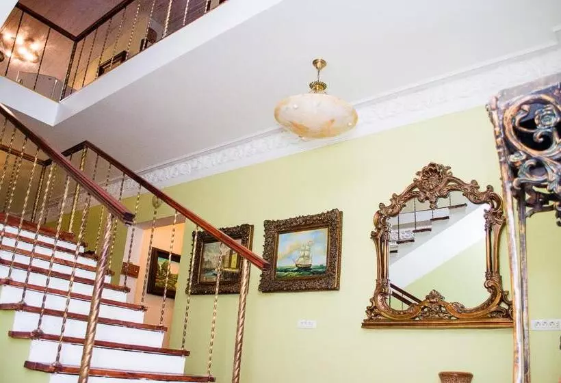 هتل Guest House De Rishelye