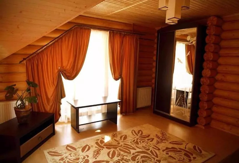 هتل Oasis Karpat
