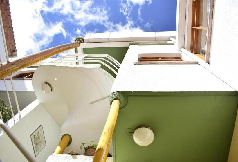 تختخواب و صبحانه Bella Vista El Tronco