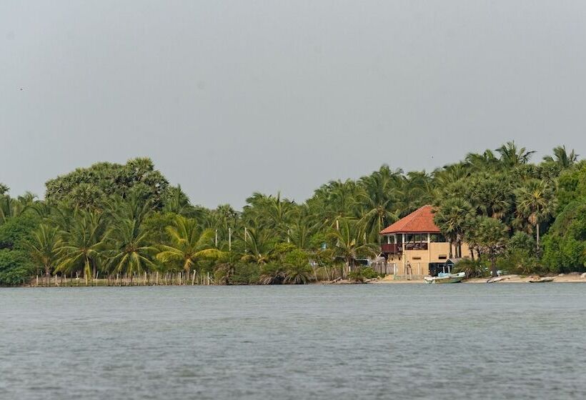 De Silva Wind Resort Kalpitiya  Kitesurfing School Sri Lanka