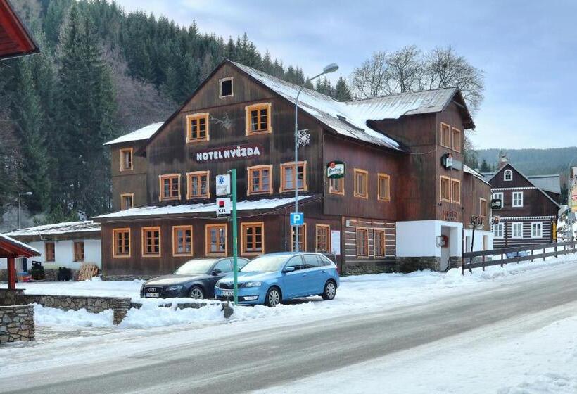 בית מלון כפרי Hvezda