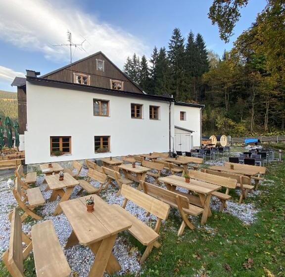 בית מלון כפרי Hvezda