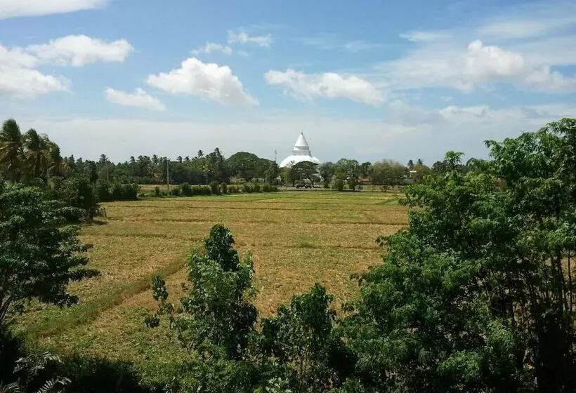 Hotelli Tissa Resort