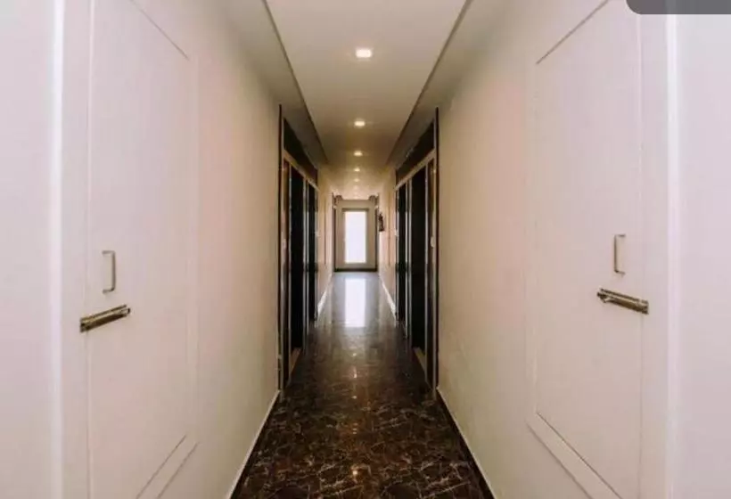 ホテル Mangal Residency Rooftop Pool