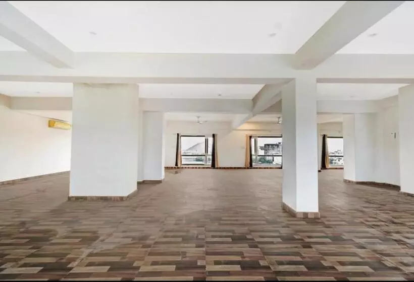 ホテル Mangal Residency Rooftop Pool