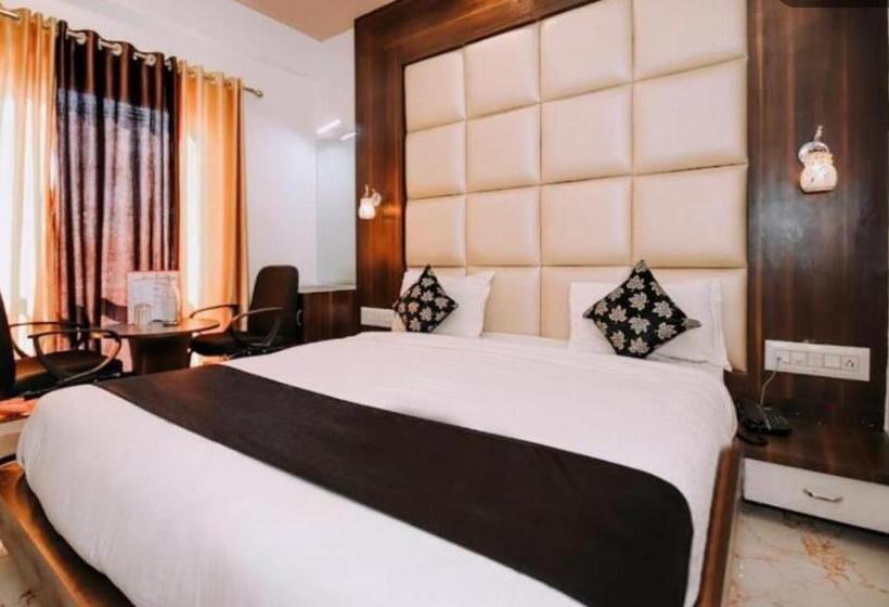 Hotel Mangal Residency Rooftop Pool