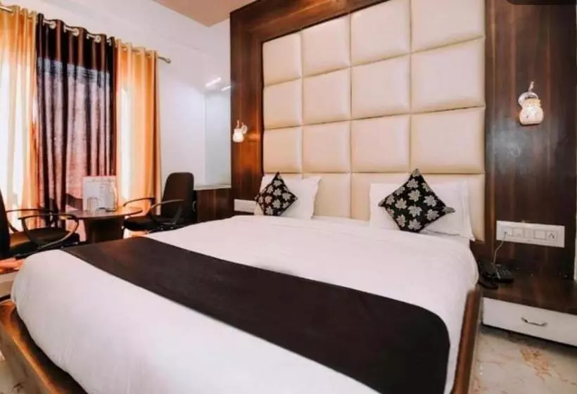 ホテル Mangal Residency Rooftop Pool