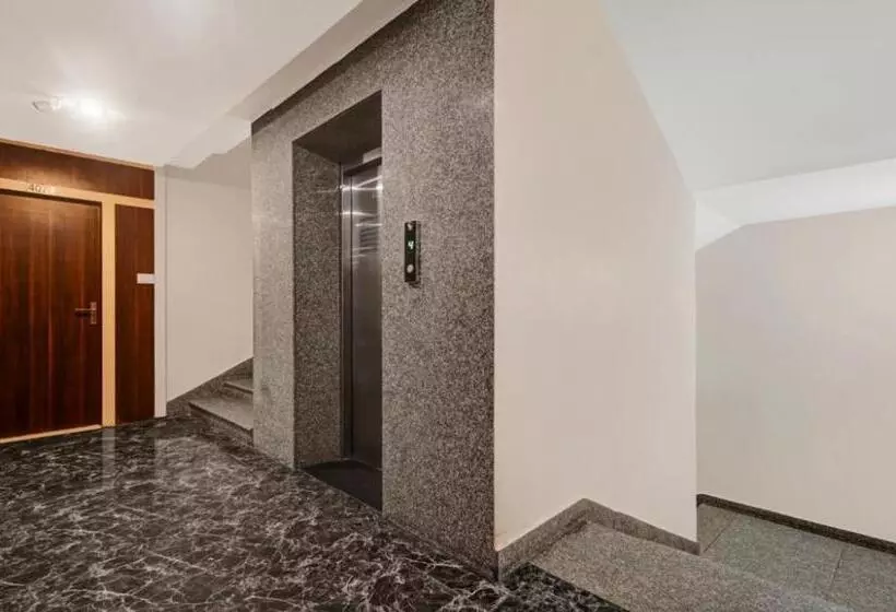 ホテル Mangal Residency Rooftop Pool