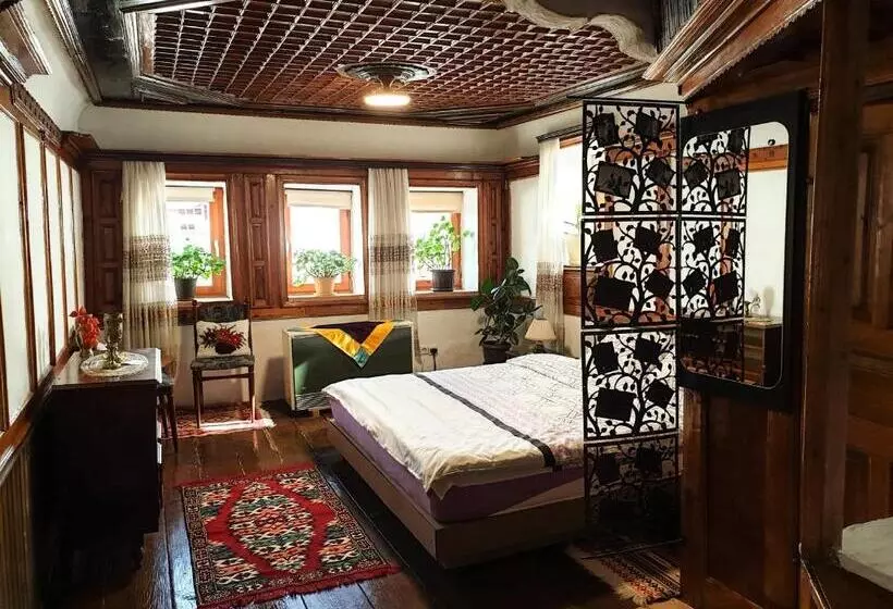 پانسیون Kulla Dula Guesthouse