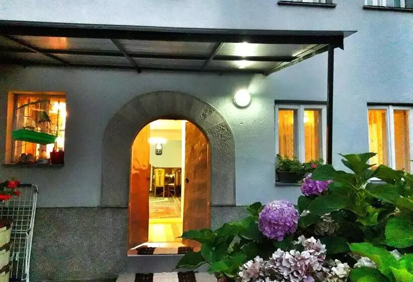پانسیون Kulla Dula Guesthouse