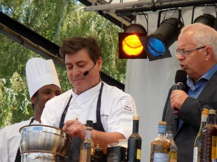 مبيت وإفطار Vita Stenen Rum Och Restaurang