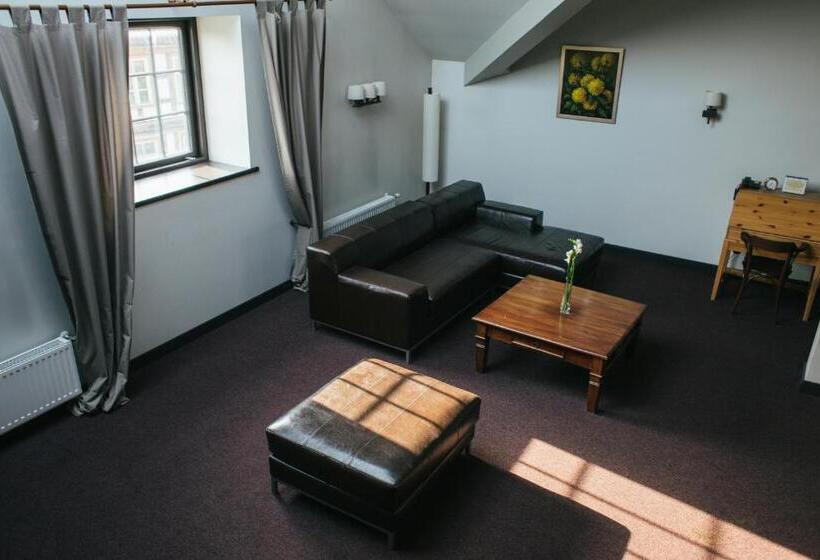 هتل Kuldigas Metropole