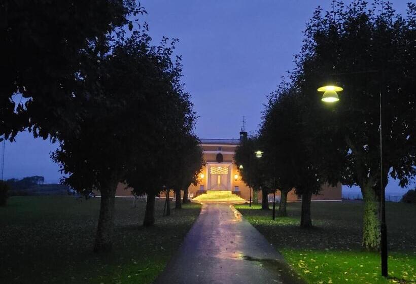 فندق L Jeløy Radio