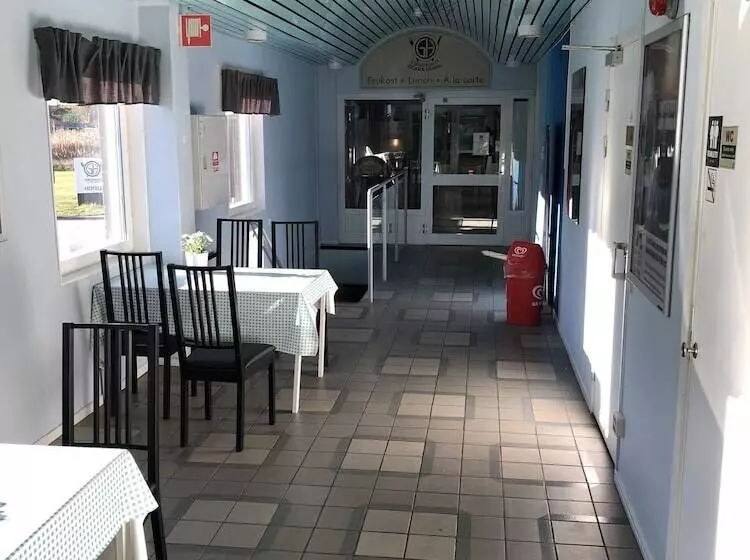 هتل Värdshuset Glada Hudik