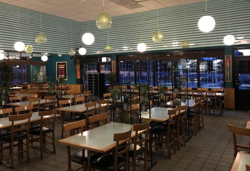 בית מלון כפרי Värdshuset Glada Hudik