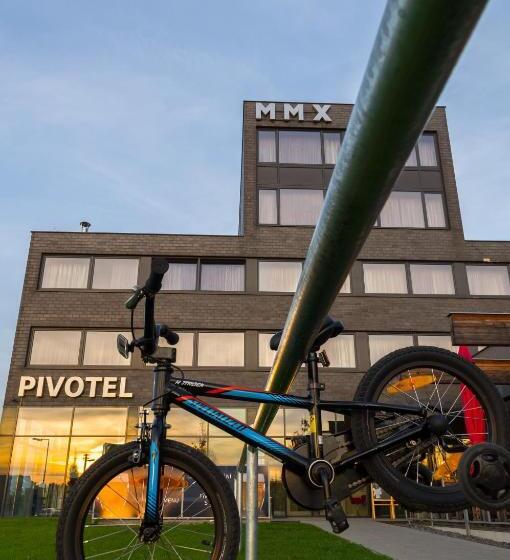 Pivotel Mmx