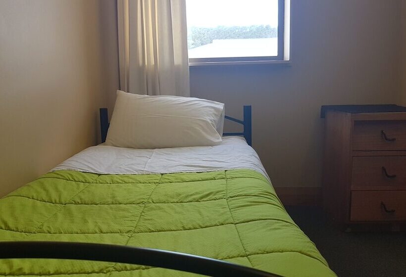 Общежитие Wild Zebra Backpackers