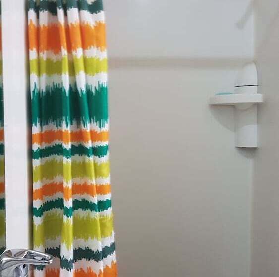 Общежитие Wild Zebra Backpackers