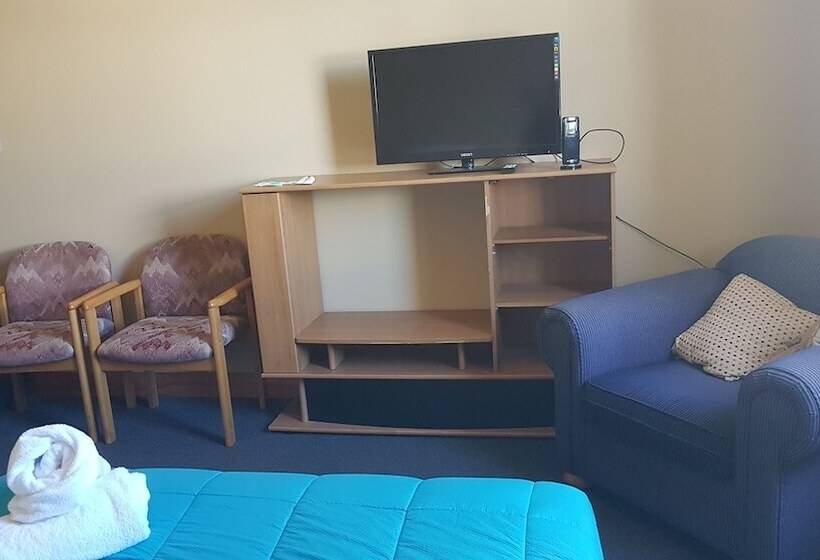 Общежитие Wild Zebra Backpackers