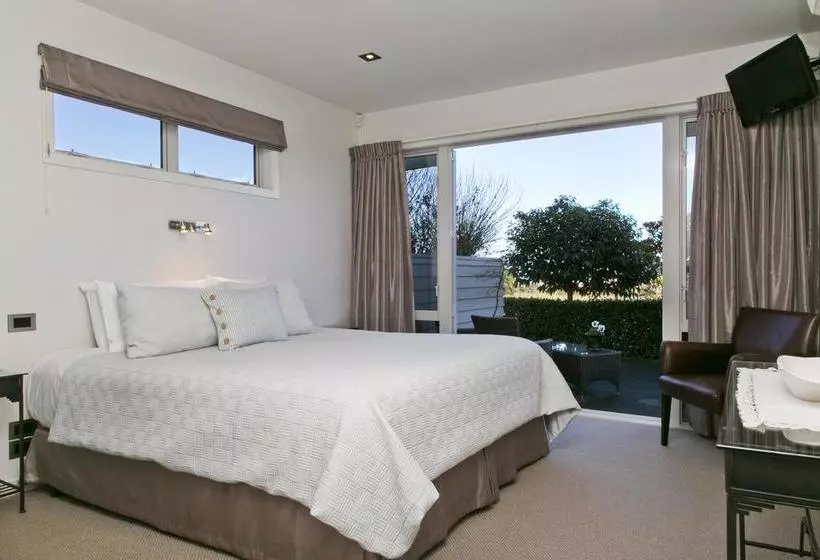 B&b @ Number Ten