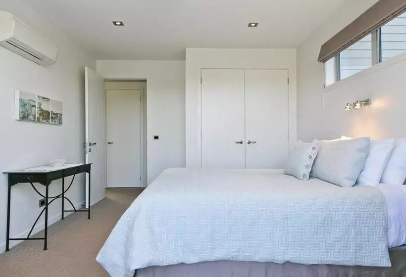 B&b @ Number Ten