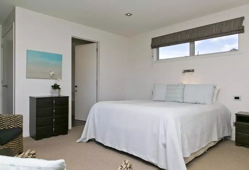 B&b @ Number Ten