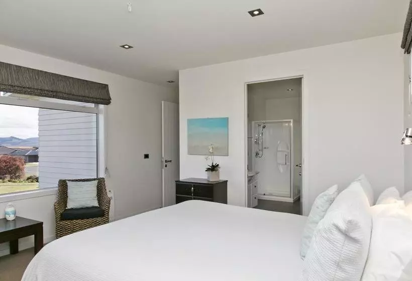 B&b @ Number Ten
