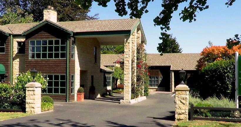 Cambridge Mews Motel