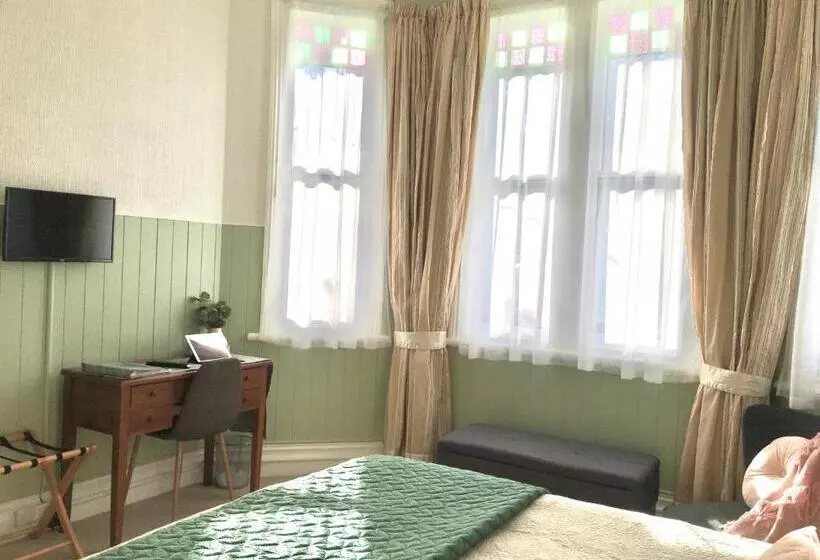 Chelsea House Bed & Breakfast