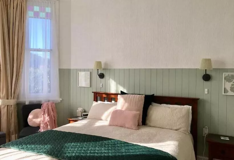 Chelsea House Bed & Breakfast