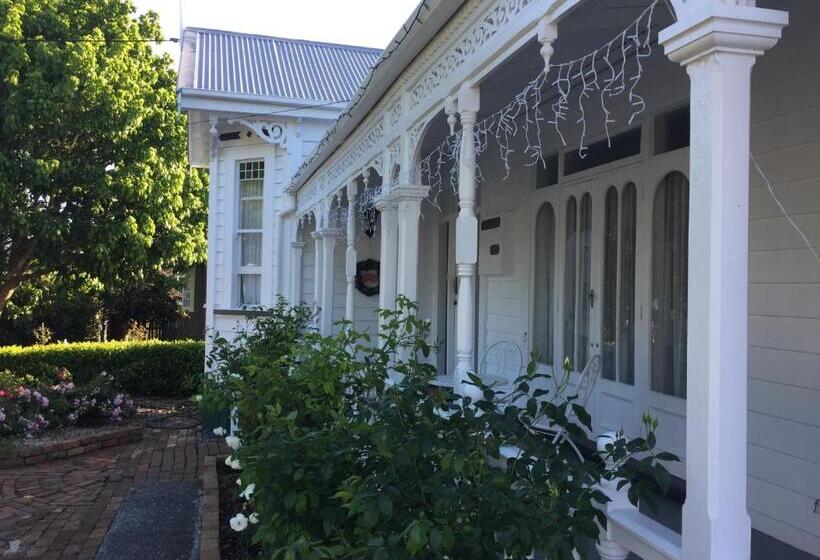 Chelsea House Bed & Breakfast