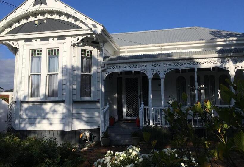 Chelsea House Bed & Breakfast