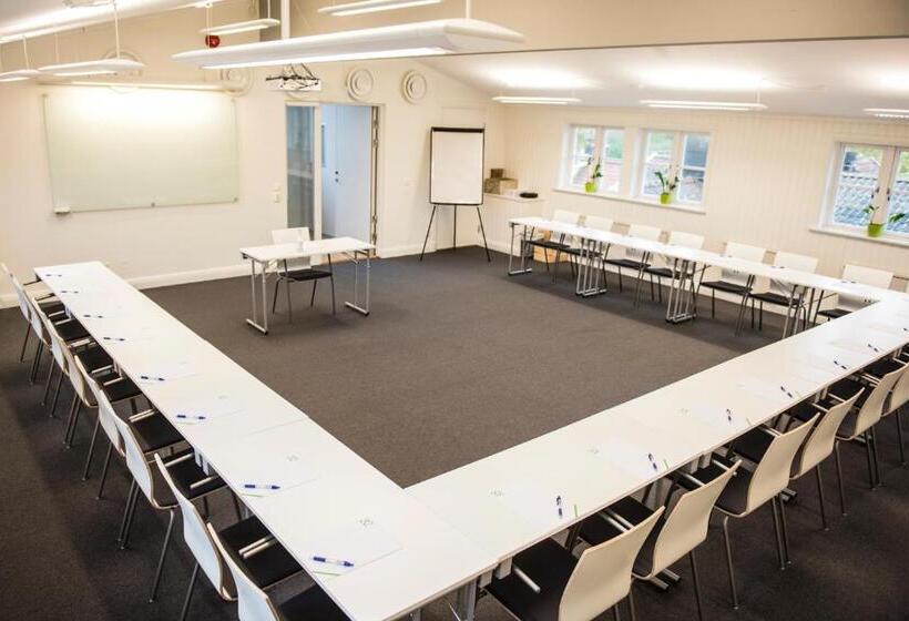 호텔 32 Rum & Kök