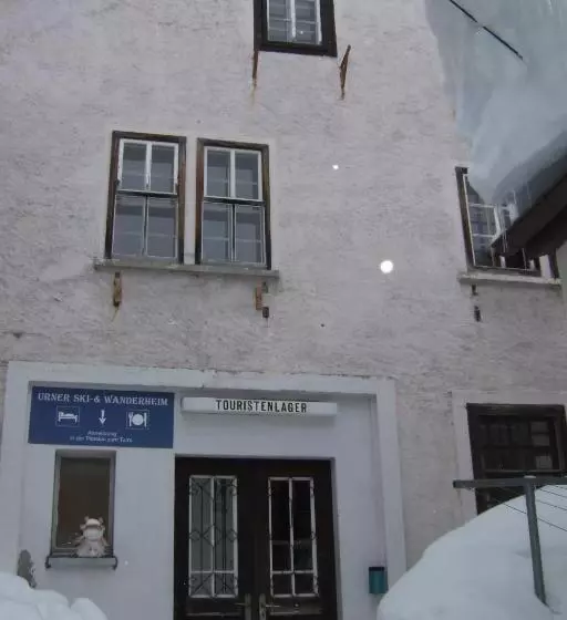 Retkeilymaja Gasthaus Pension Zum Turm