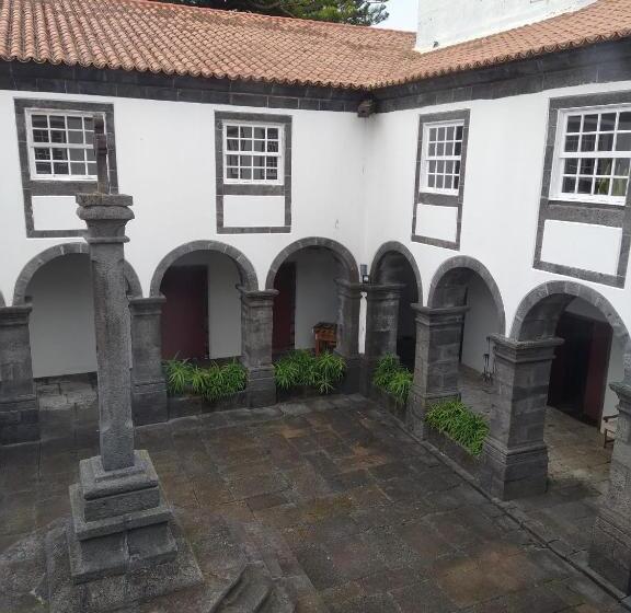 Azores Youth Hostels   Pico