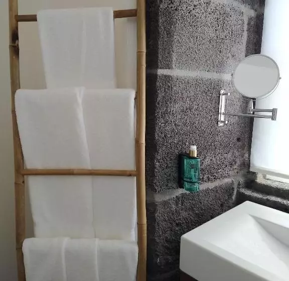 Azores Youth Hostels   Pico